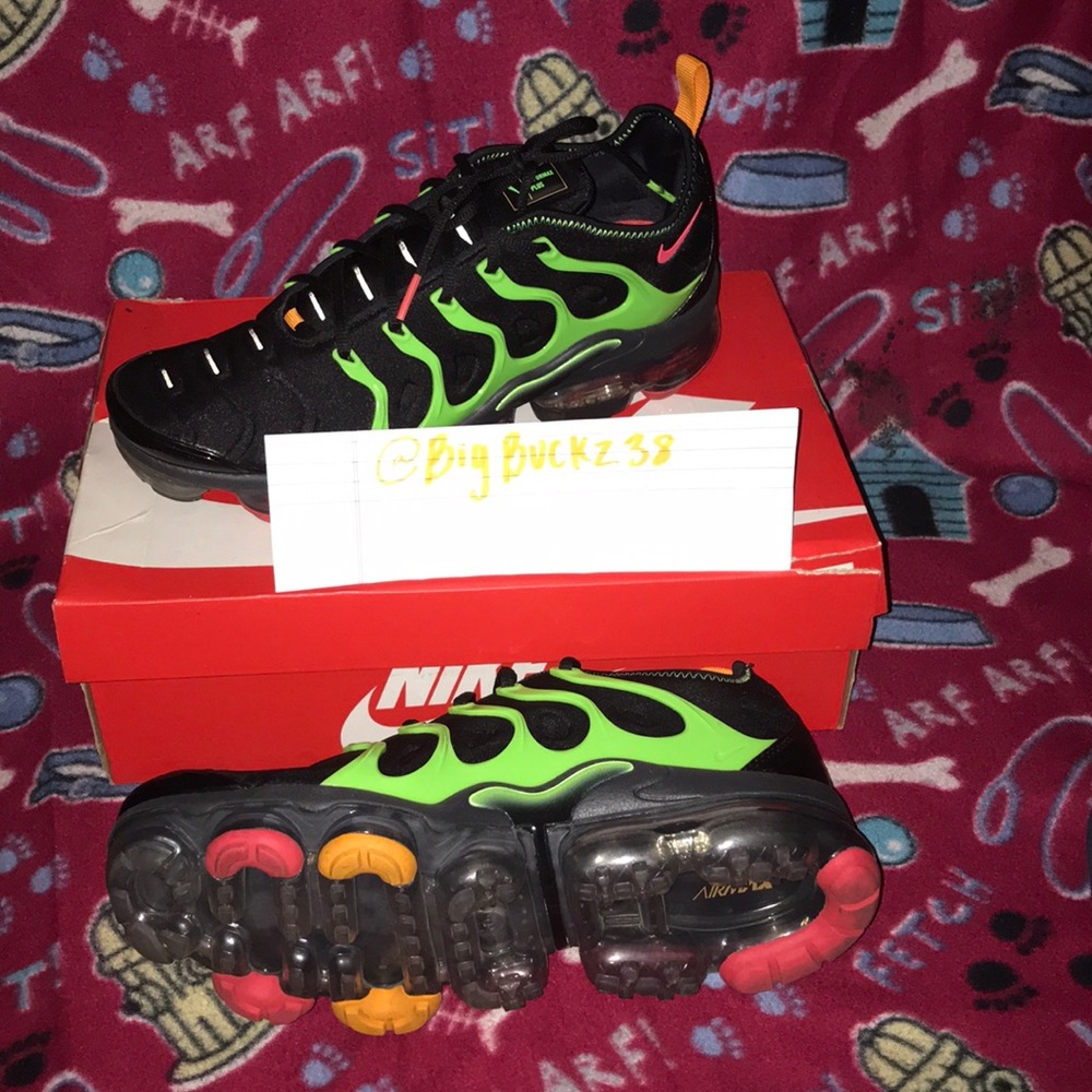 Nike Air Vapor Max Plus - Picture 1 of 3